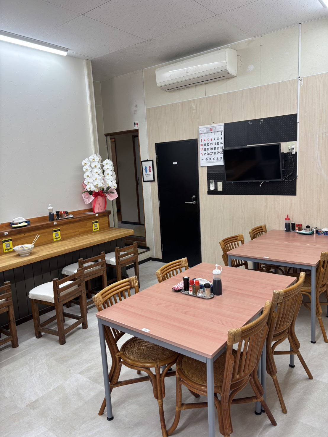 海の食堂 店内 カウンター席